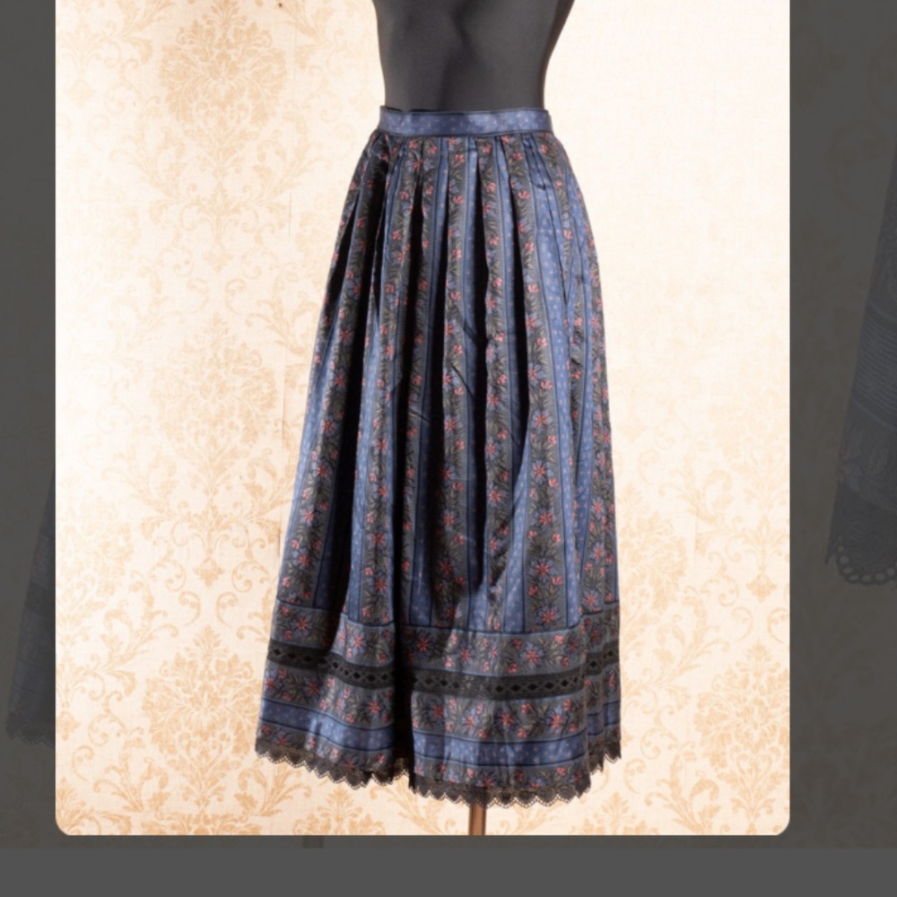 Vintage German skirt, size XS/S (offers welcome)